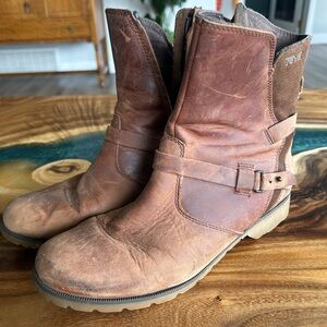 Women’s Teva distressed leather boots
